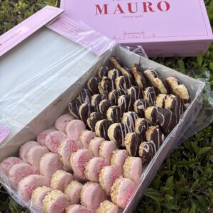 Minipalmeritas artesanales con chocolate decoradas en tonos rosas para eventos y celebraciones